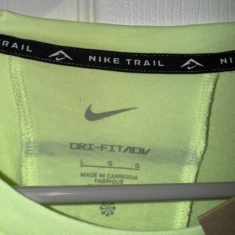 NWT Nike Men's Dri-FIT ADV Solar Chase Short Sleeve Color Barely Volt - size L - Picture 2 of 6